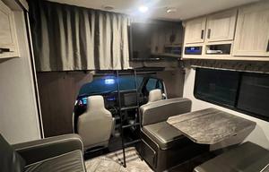 2022 ford Sunseeker M-3250dsle RV rental photo 4