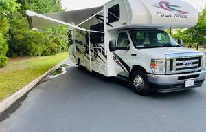 2022 Thor Four Winds 31E (with Bunkhouse)