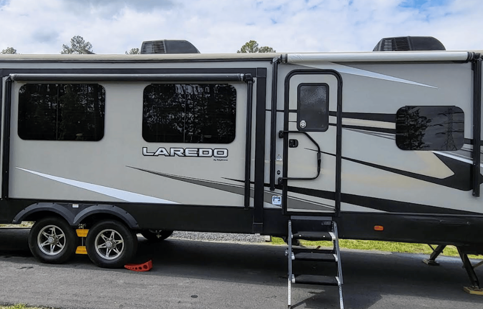 The Luxe Laredo