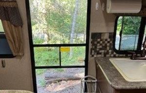 Stationary Cute Camper & FHU Space near Glacier NP