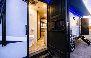 ★ Alpha Churro ★ Sleeps 10 • Private Suite • 2Door