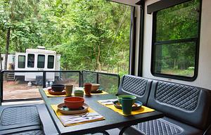 Generator / Sleeps 6  Plus / Deck (GWTX 1640)