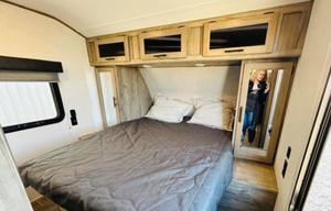 Premium Alpha Wolf Camper Relax, Camp & Unwind