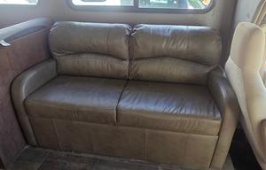 HONEST RVS - Well-Balanced Class C