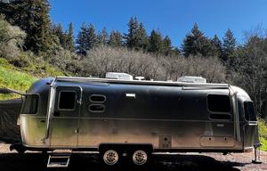 27 foot international - Power awning, Rear Hatch!