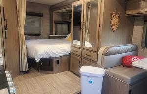 2022 Coleman Thor RV rental photo 23