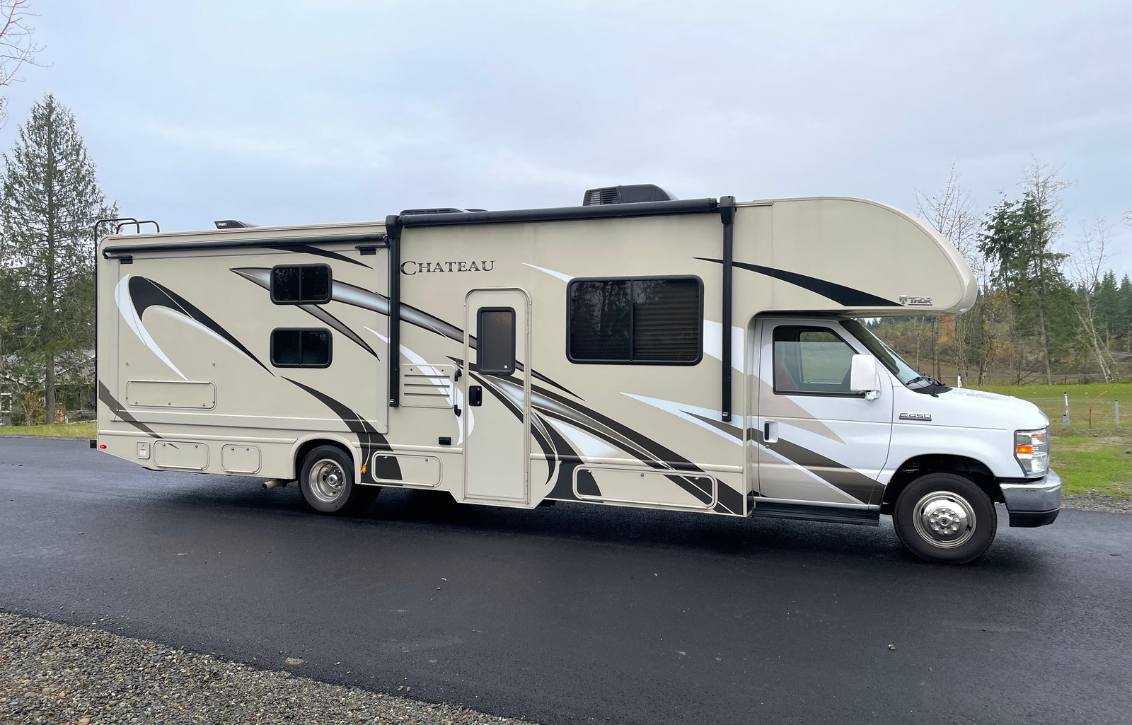 2019 Thor Motor Coach Chateau 30D Bunkhouse