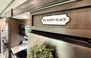 Phoenix Luxe Retreat – 2 Bedroom Family 5th Wheel