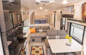 Fully STOCKED! Roomy Luxury Sleeps 8 Pet Friendly