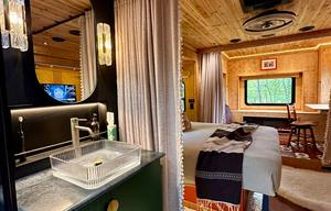 REMODELED, luxury  new interior. DELIVERY ONLY.