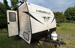 2018 Keystone RV Hideout 192LHS RV rental photo 3