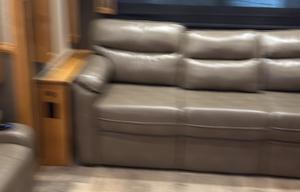 2018 Vilano 365RL RV rental photo 8