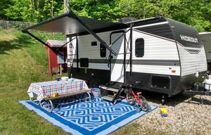 Family-Friendly, Easy-Tow Camper Sleeps 6 w/Bunks