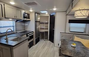 Full bunks★SLIDEOUT ★NEW★outdoor kitchen