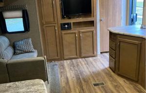 ALL SEASON-2019 Coachmen Legacy Edition Sleeps 10!