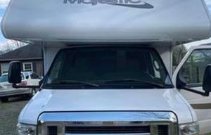 2017 Thor Motor Coach Majestic 23a