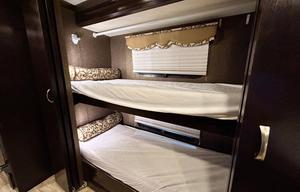 #14_40 ft Motorhome w/ bunks & 1.5 baths
