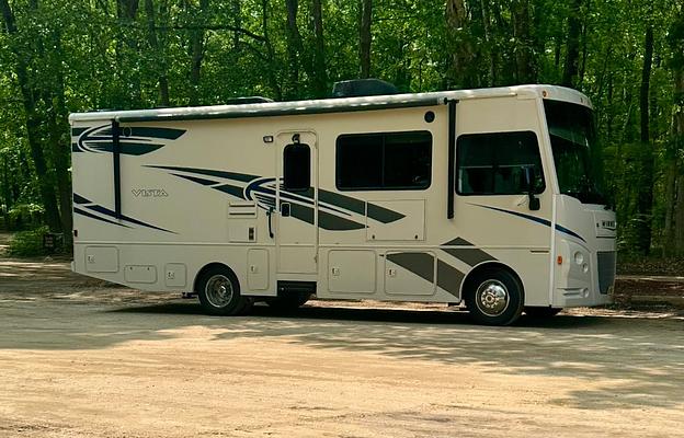 Winnebago-Superior Ride-Deluxe Living-Family Fun