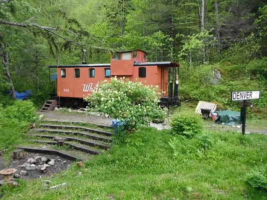 J13, Loop: AREA DENVER CABOOSE CABIN