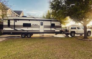 Hauly Shore is an amazing Toy Hauler!