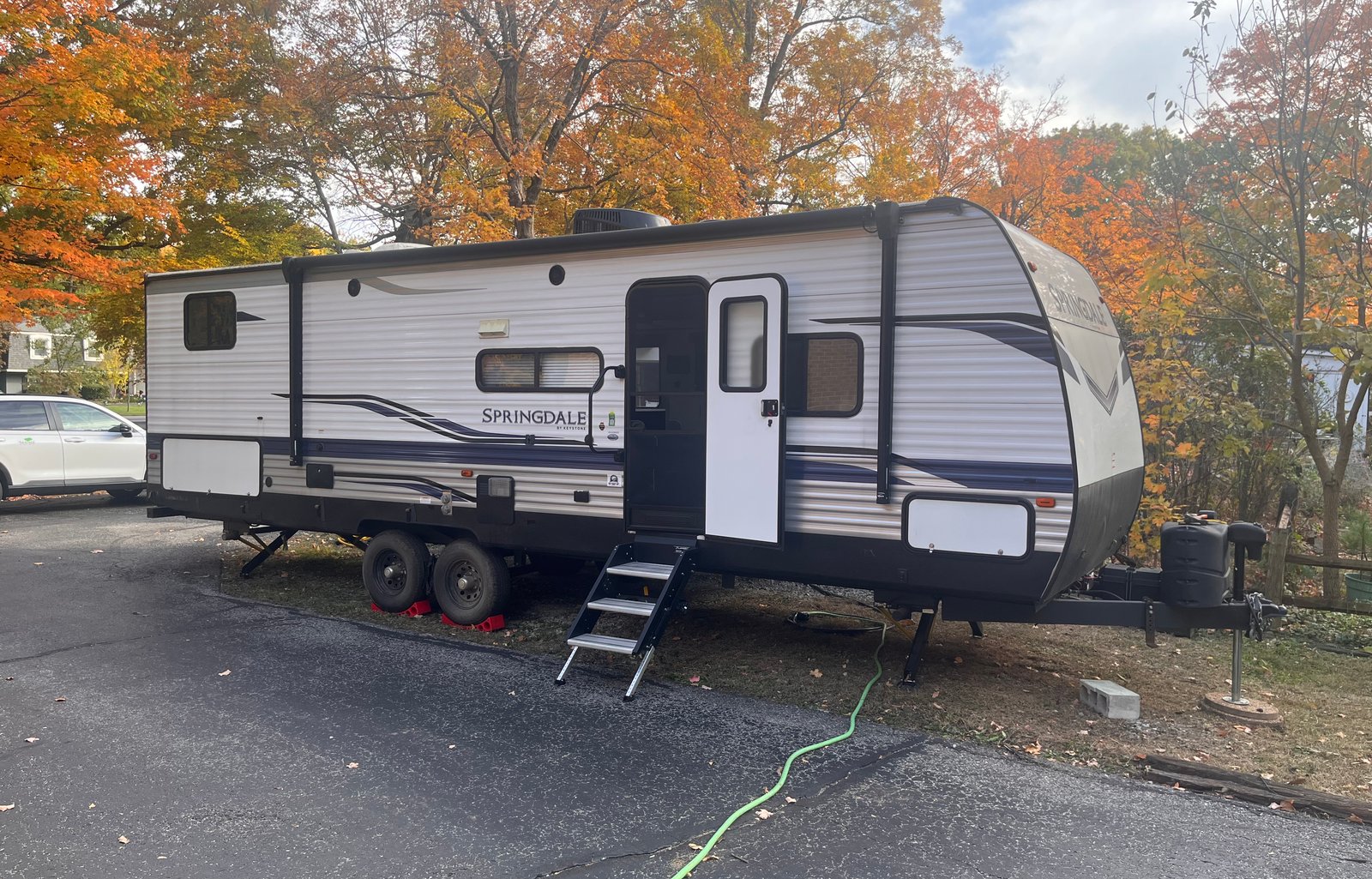Family Friendly RV Sleeps 9!