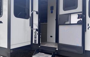 Dutchman Kodiak Ultimate RV