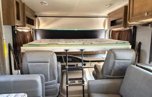 33 ft motorhome - sleeps 6