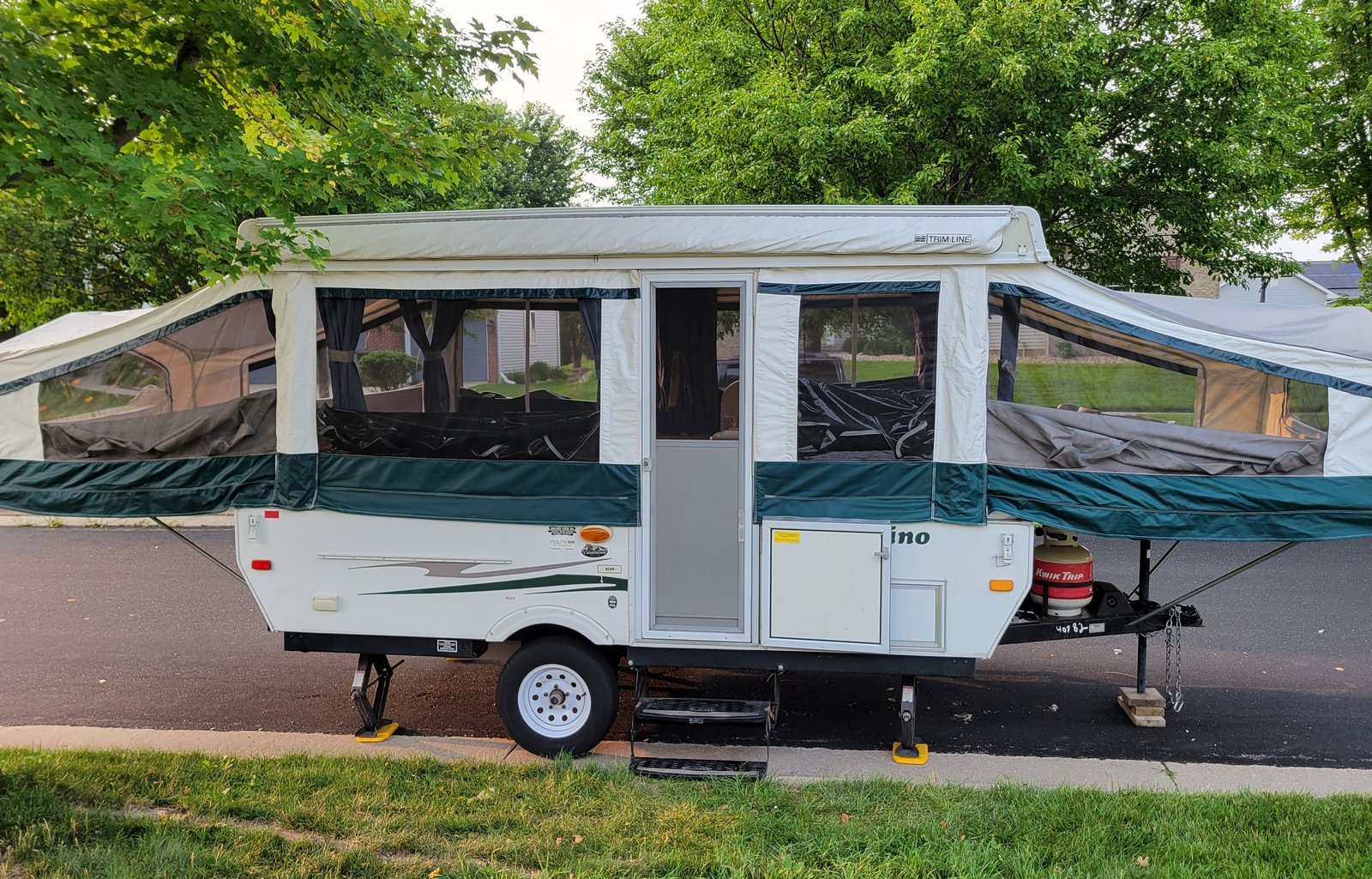Waunakee, WI Pop-Up Camper  2010 Palomino Y-4120