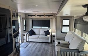 Beautiful camper very roomy