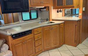 2004 Mandalay Luxury Division Mandalay Class A 43A