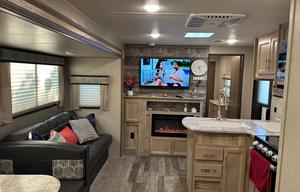2021 Coachmen Catalina Legacy Edition travel trailer 38 ft