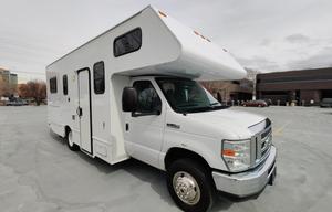 Clean and Cozy 2017 Thor Majestic