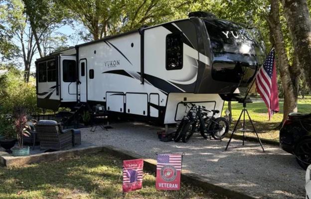 Bonnaroo Friendly 2022 Dutchmen Yukon Gaal1550