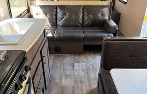 Clean & Spacious 2019 Travel Trailer - Sleeps 4–6