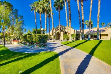 Emerald Desert RV Resort