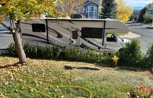 2015 Thor Freedom Elite 28’ Motorhome, Low Mileage