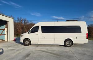 The Gateway – Luxury Touring Van