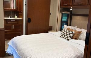 Family Fun! RV | Bunks | Generator | Easy to Drive