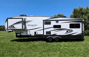 Grand Design Reflection | Deluxe Modern 5th Wheel