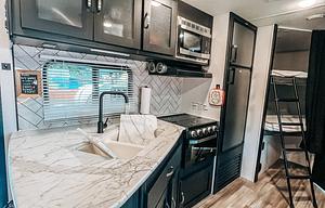 Mountain Peak Family + Pet friendly Bunkhouse!