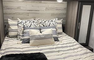 2021 Kodiak Ultra-Lite 332BHSL Huge Bunkhouse
