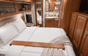 A8 Sunstar comfy/ Sleeps 7- StarLink & King Suite