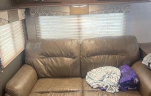 2018 Embrace EL275 RV rental photo 8