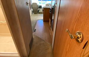2005 Winnebago Brave 32 RV rental photo 6
