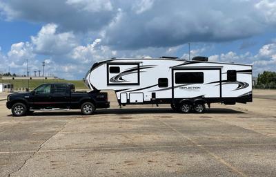 2022 Grand Design Reflection 28BH RV rental photo 3