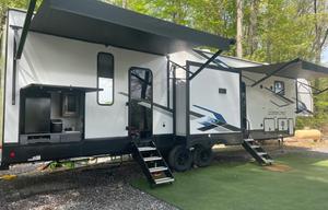 Cherokee Arctic Wolf | Ultimate Luxury w/ 2 Suites
