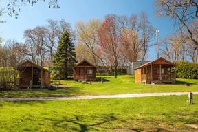 Mclear’s Cottage Colony & Campground