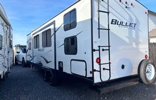 The Cozy Bunkhouse | Sleeps 8 | Delivery + Setup