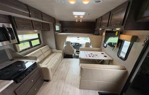 Easy to Drive Spacious RV - Only 3000 Miles on it!