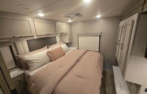 The Phoenix, 2026 Thor Motor Coach Omni TRAIL R36